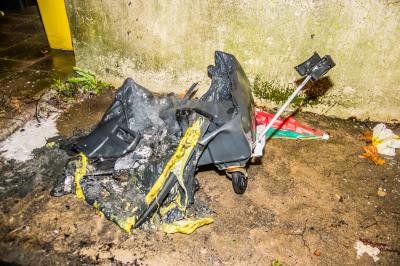 Winnenden-Schelmenholz: Brandstiftung im Wohngebiet - Feuerwehr schon an 3 Tagen mit brennenden Muellcontainern in einem Gebiet beschaeftigt